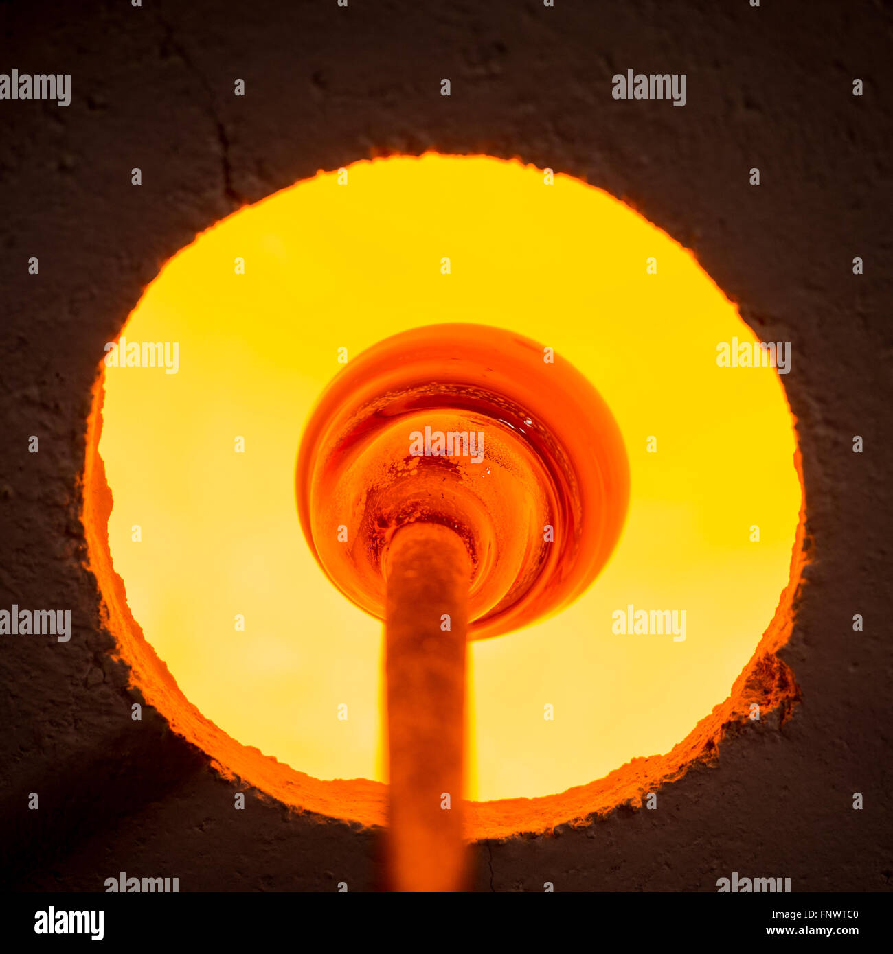 Souffleur de verre, du verre, usine de fabrication de verre soufflé Banque D'Images