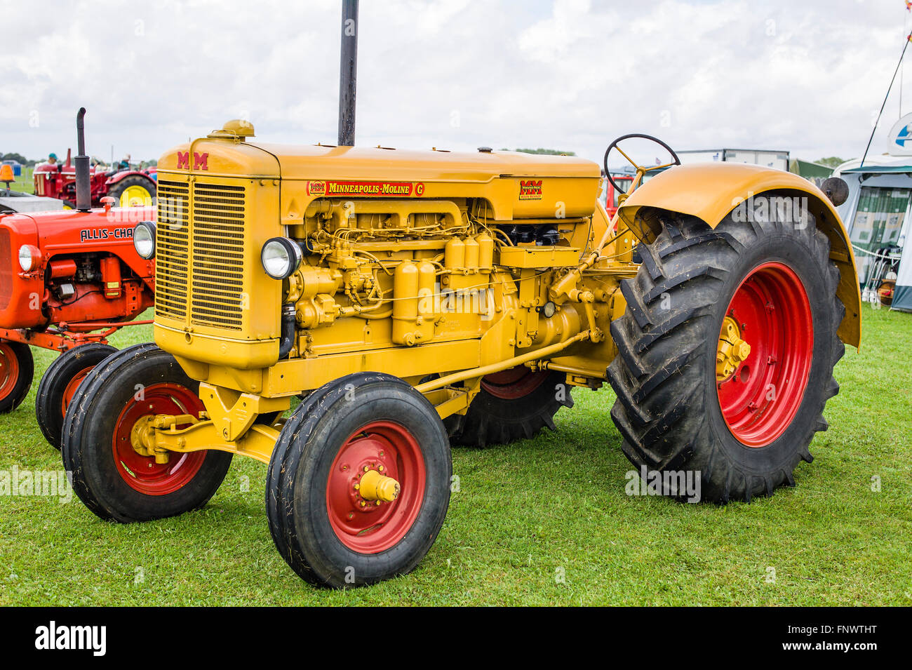 Tracteur agricole ancien Minneapolis Moline sur show en UK Banque D'Images