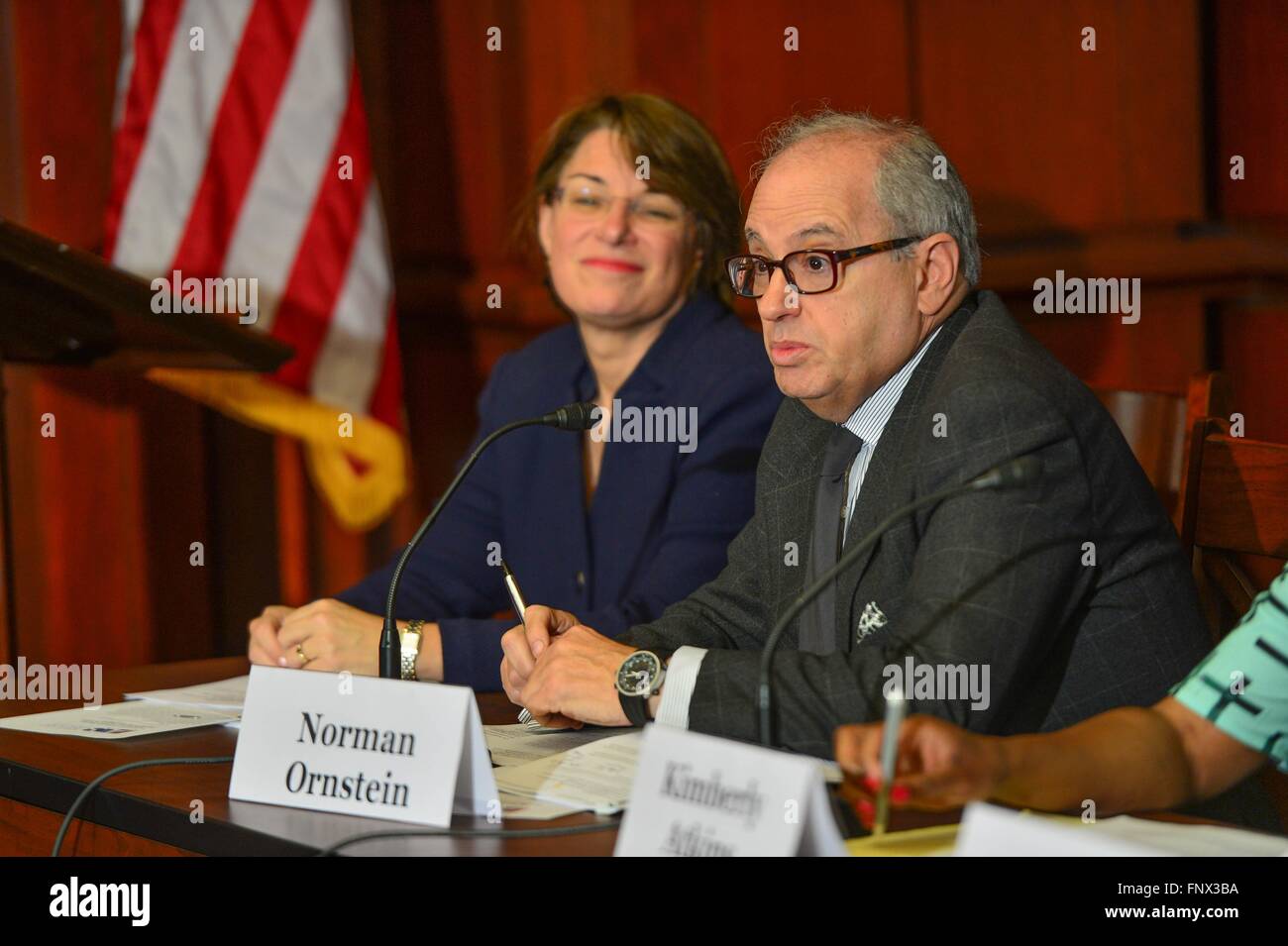 Norman Ornstein, politologue de l'American Enterprise Institute, commentaires au cours de l'American Constitution Society panel sur l'importance de l'audience de confirmation des candidats à la Cour suprême sur la colline du Capitole, le 15 mars 2016 à Washington, DC. Banque D'Images
