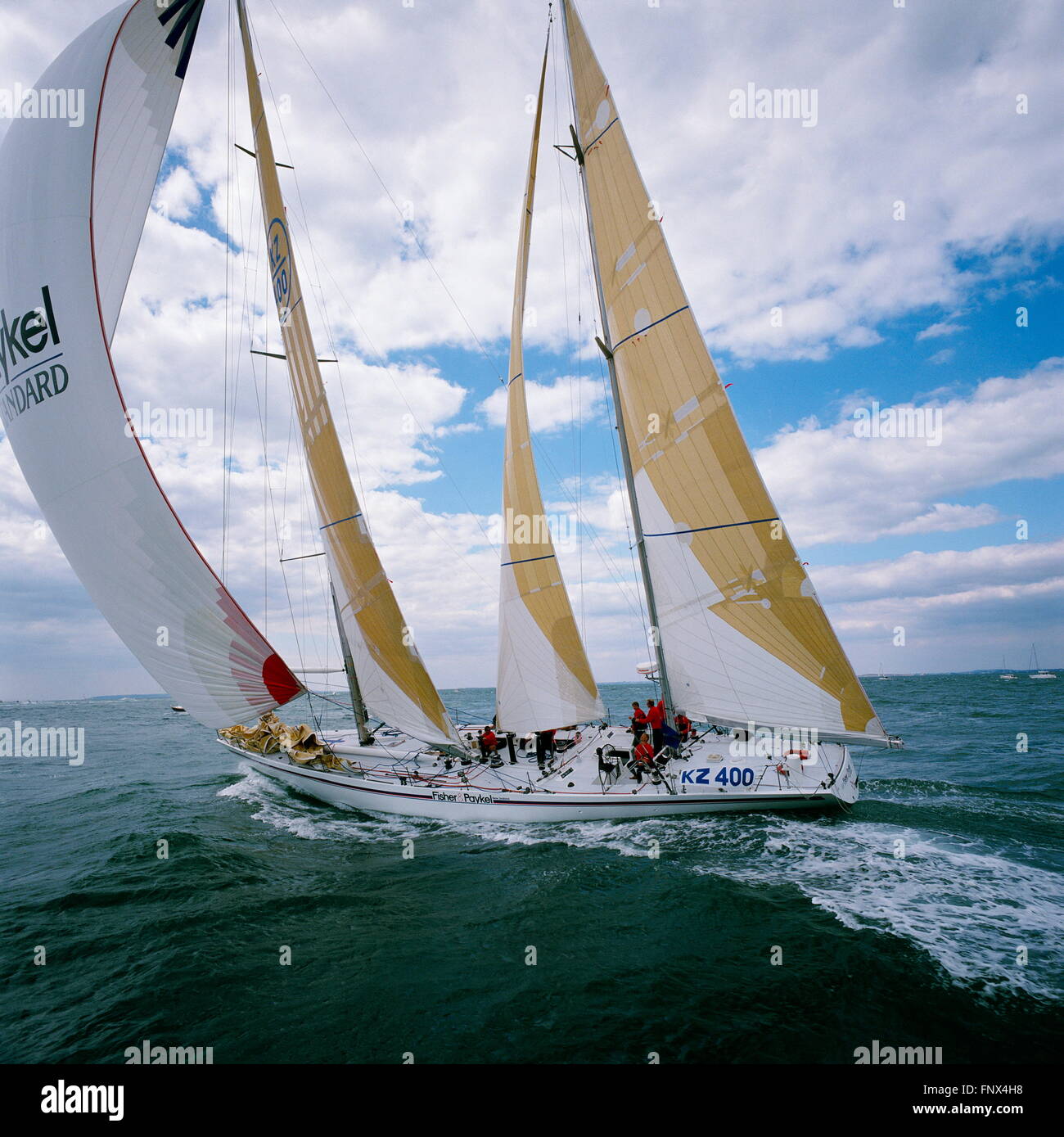 AJAXNETPHOTO. 1989. SOLENT, en Angleterre. FASTNET RACE 1989 - FISHER ET PAYKEL (NZ) les aiguilles. YACHT EST UNE RACE WHITBREAD ENTRÉE. photo:JONATHAN EASTLAND /AJAX REF:Fisher & Paykel 1989 Banque D'Images
