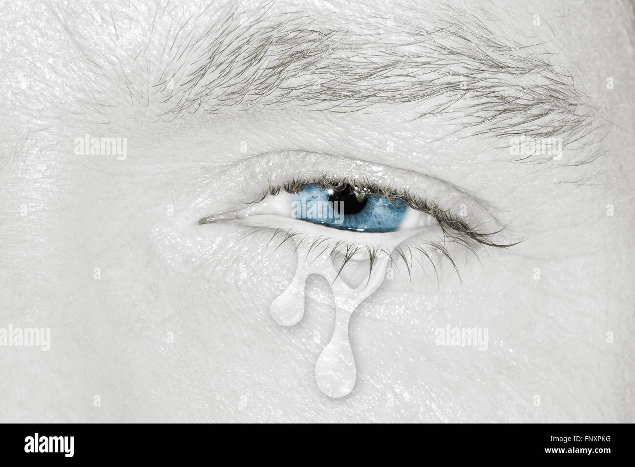 Pleurer l'œil gauche bleu Banque D'Images