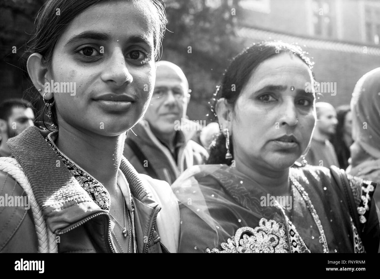 Femmes indiennes pendant la fête de Diwali à Turin, Italie. Banque D'Images