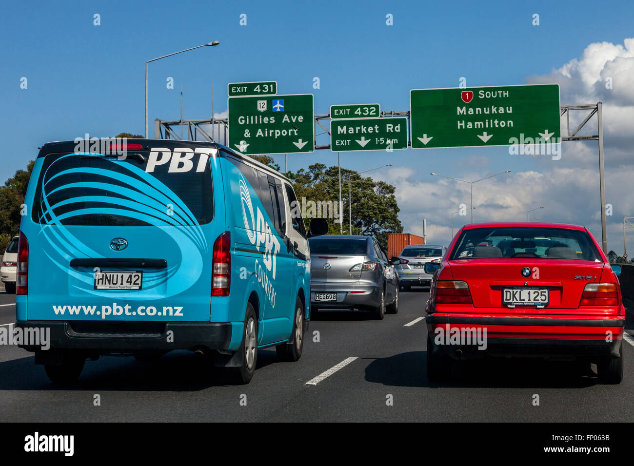 Le trafic sur l'autoroute d'Auckland, Auckland, île du Nord, Nouvelle-Zélande Banque D'Images