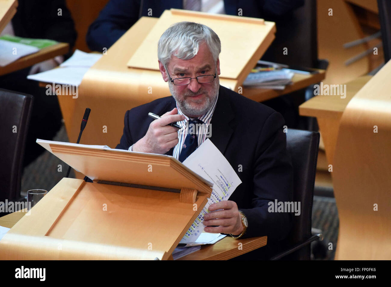 Edinburgh, Ecosse, Royaume-Uni, 16, mars 2016. Porte-parole conservateur écossais Alex Fergusson représenté au cours de la réforme foncière débat au Parlement écossais, le Crédit : Ken Jack / Alamy Live News Banque D'Images