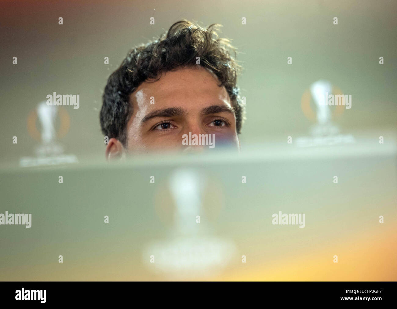 Le Borussia Dortmund Mats Hummels photographié lors d'une conférence de presse au stade de White Hart Lane à Londres, Royaume-Uni, 16 mars 2016. Borussia Dortmund face à Tottenham Hotspur sur 17.03. dans une Ligue Europa match aller-retour. PHOTO : BERND THISSEN/DPA Banque D'Images