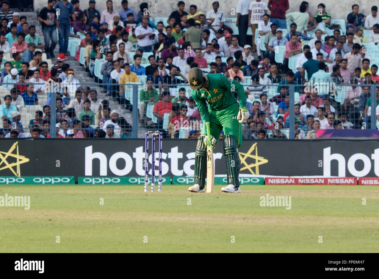 Kolkata, Inde. Mar 16, 2016. Le Pakistan Bangladesh bat par 55 court dans leur premier match de Super 10 CPI T20 Coupe du monde. Après avoir remporté le toss Pakistan Définir cible de 202s avec Shehzad Ahmed Mohammad Hafeez et skipper, Shahid Afridi jouant brillant individu manches. En réponse, le Bangladesh pourrait seulement réussi 146 exécute dans leurs Reports 20, avec Shakib Al Hasan restent pas dans 50 de 40 boules. © Saikat Paul/Pacific Press/Alamy Live News Banque D'Images