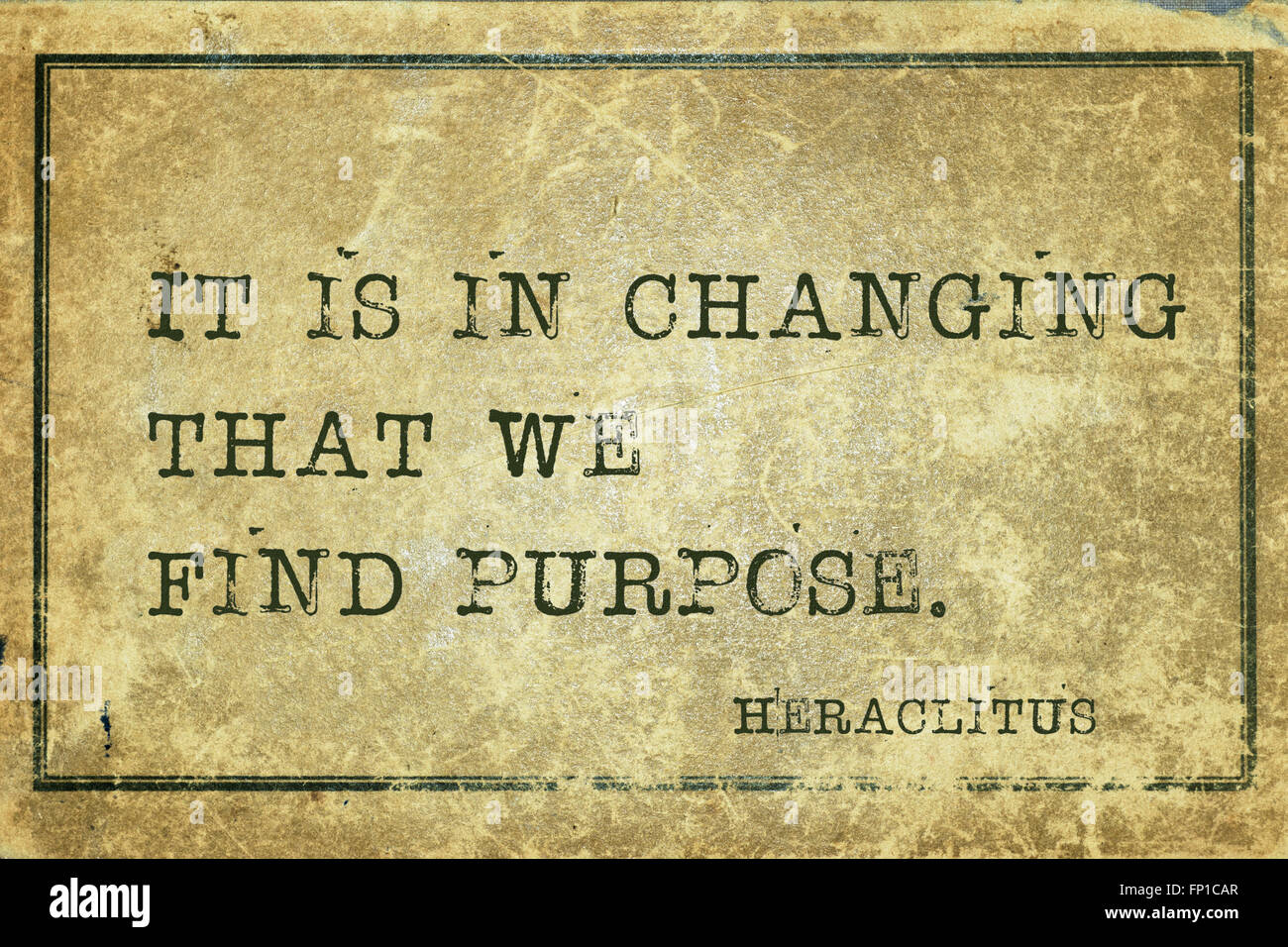 C'est dans l'évolution que nous trouvons but - philosophe grec Héraclite citer imprimé sur carton vintage grunge Banque D'Images