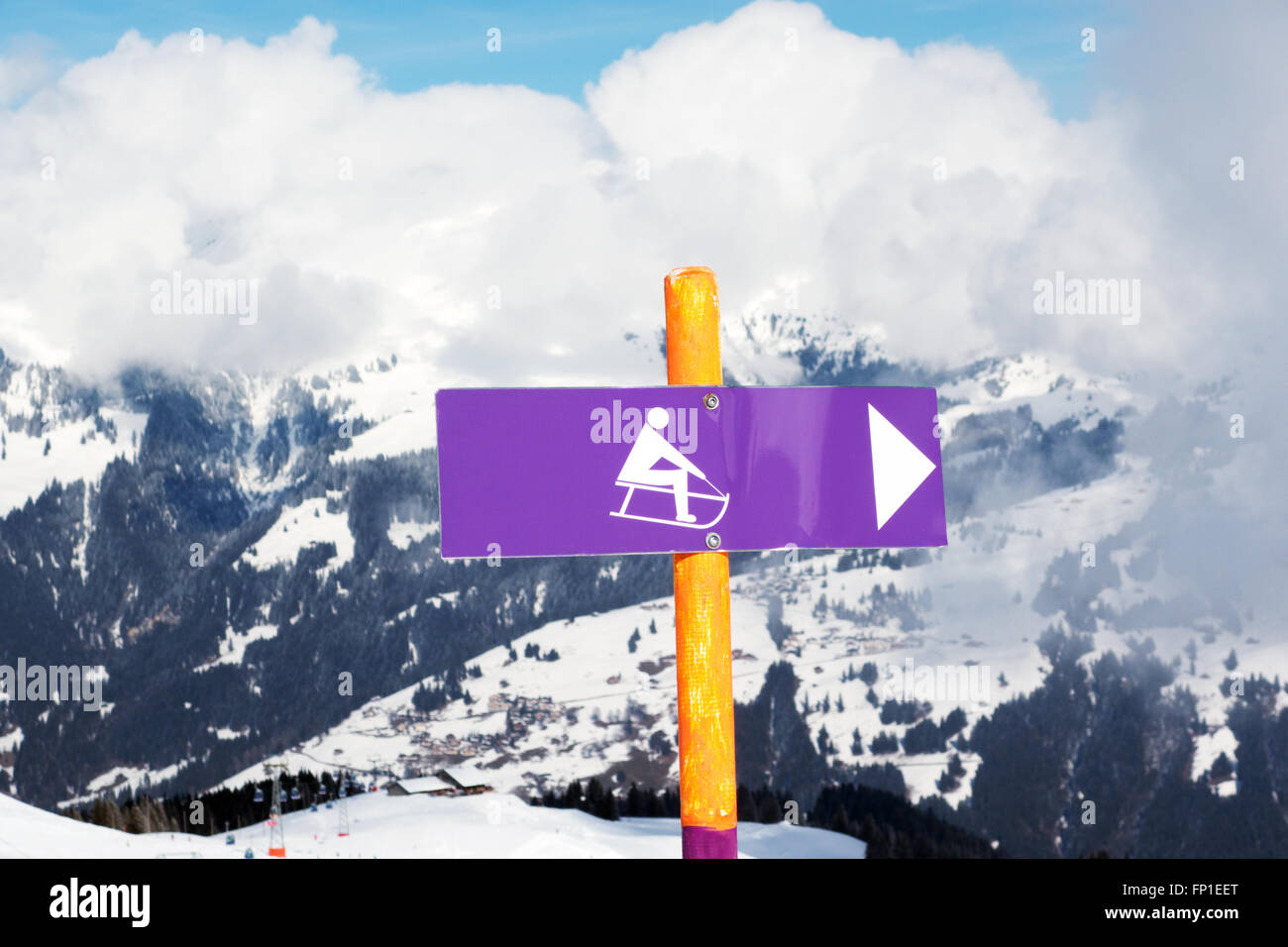 Un signe de la luge, Alpes suisses à Lenk, Canton de Berne, Suisse, Europe Banque D'Images