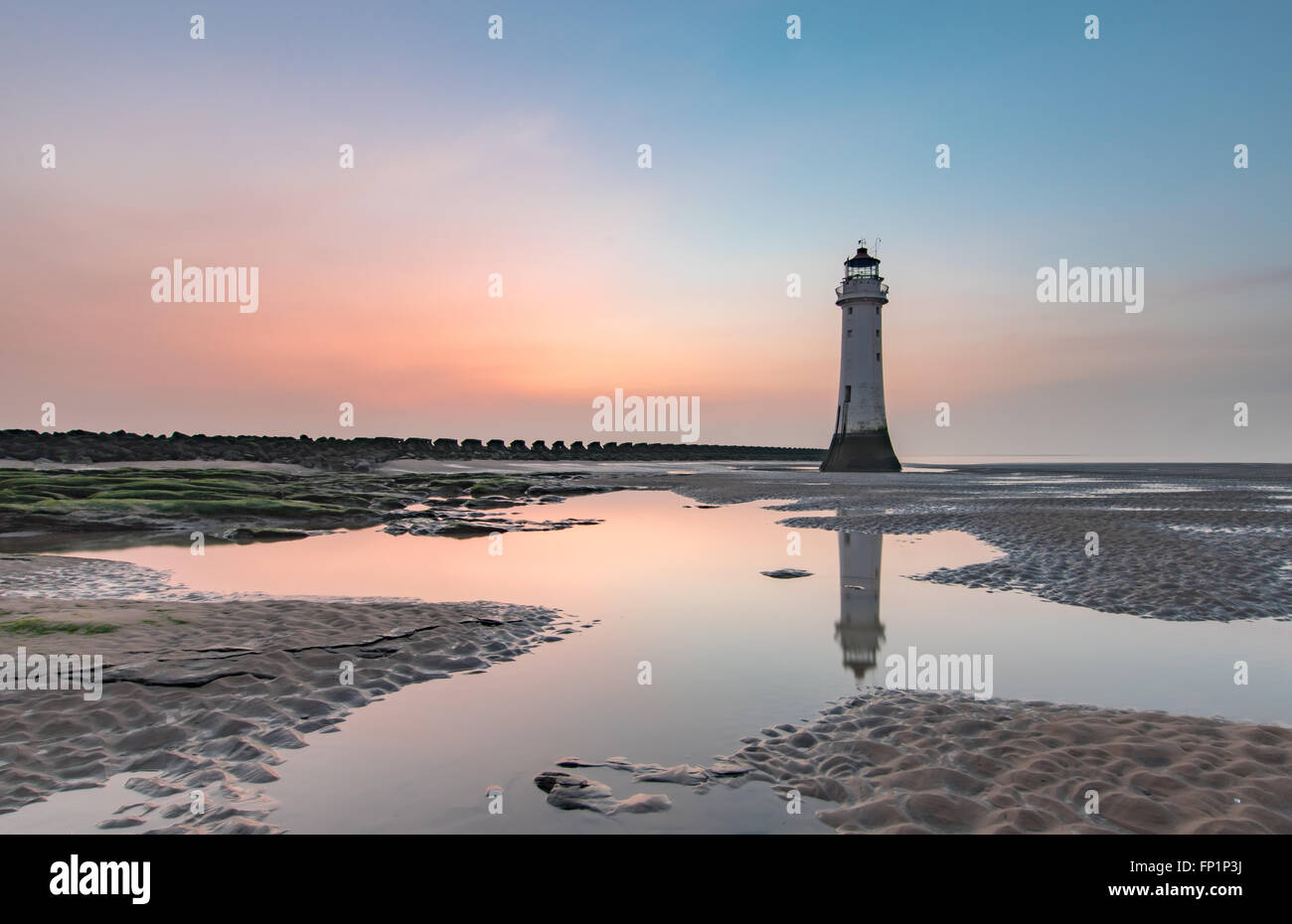 Nouveau phare de Brighton Beach mer réflexions Banque D'Images
