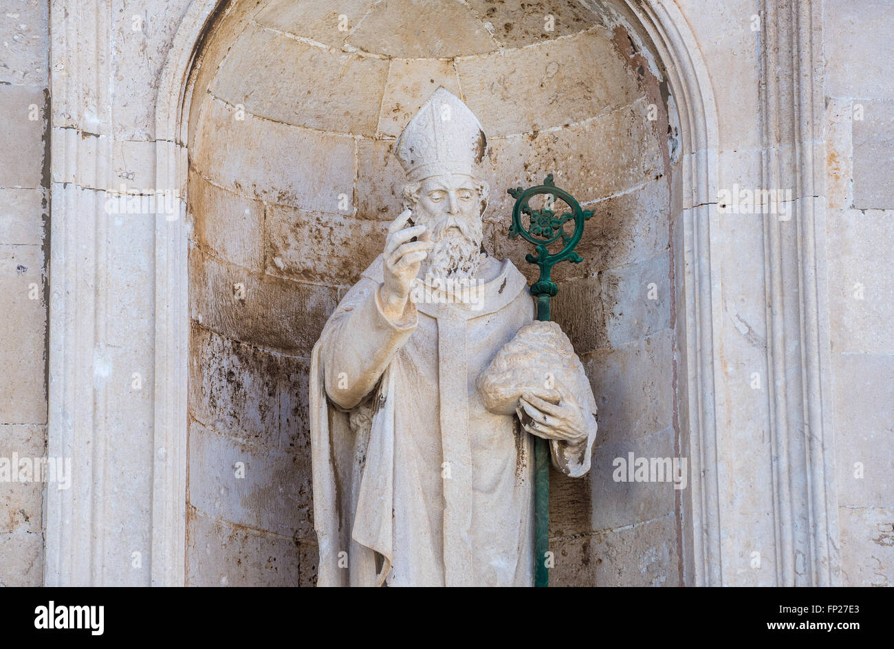Statue de Saint Blaise sur la cathédrale de l'Assomption de la Vierge Marie sur la vieille ville de la ville de Dubrovnik, Croatie Banque D'Images