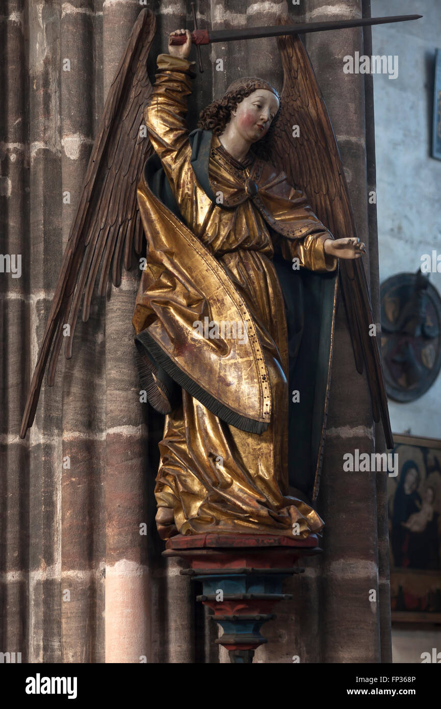 Sculpture de couleur de l'Archange Michel, autour de 1480, l'église Saint-Laurent, Nuremberg, Middle Franconia, Bavaria, Germany Banque D'Images