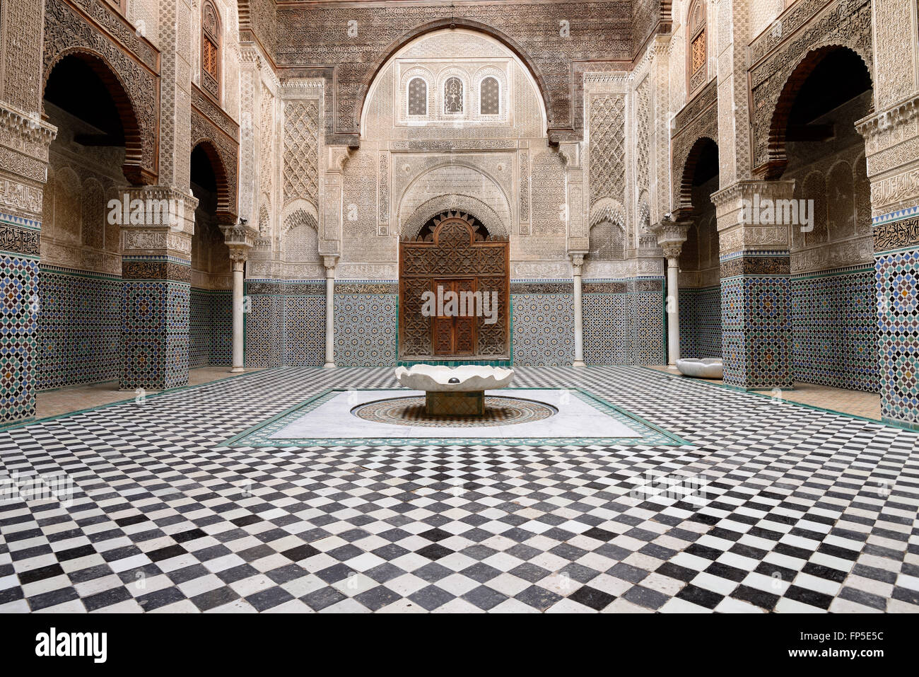 Fes, MAROC - 30 NOVEMBRE : l'intérieur de la mosquée Al-Qarawiyyin. Fez le 30 novembre, 2015 Banque D'Images