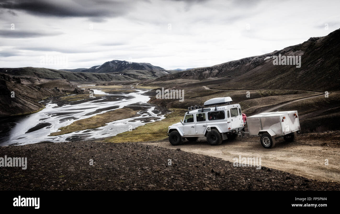 Jeep 4x4 en zone de montagne de Landmannalaugar, Landmannalaugar, le sud de l'Islande, Su +…urland, Islande Banque D'Images