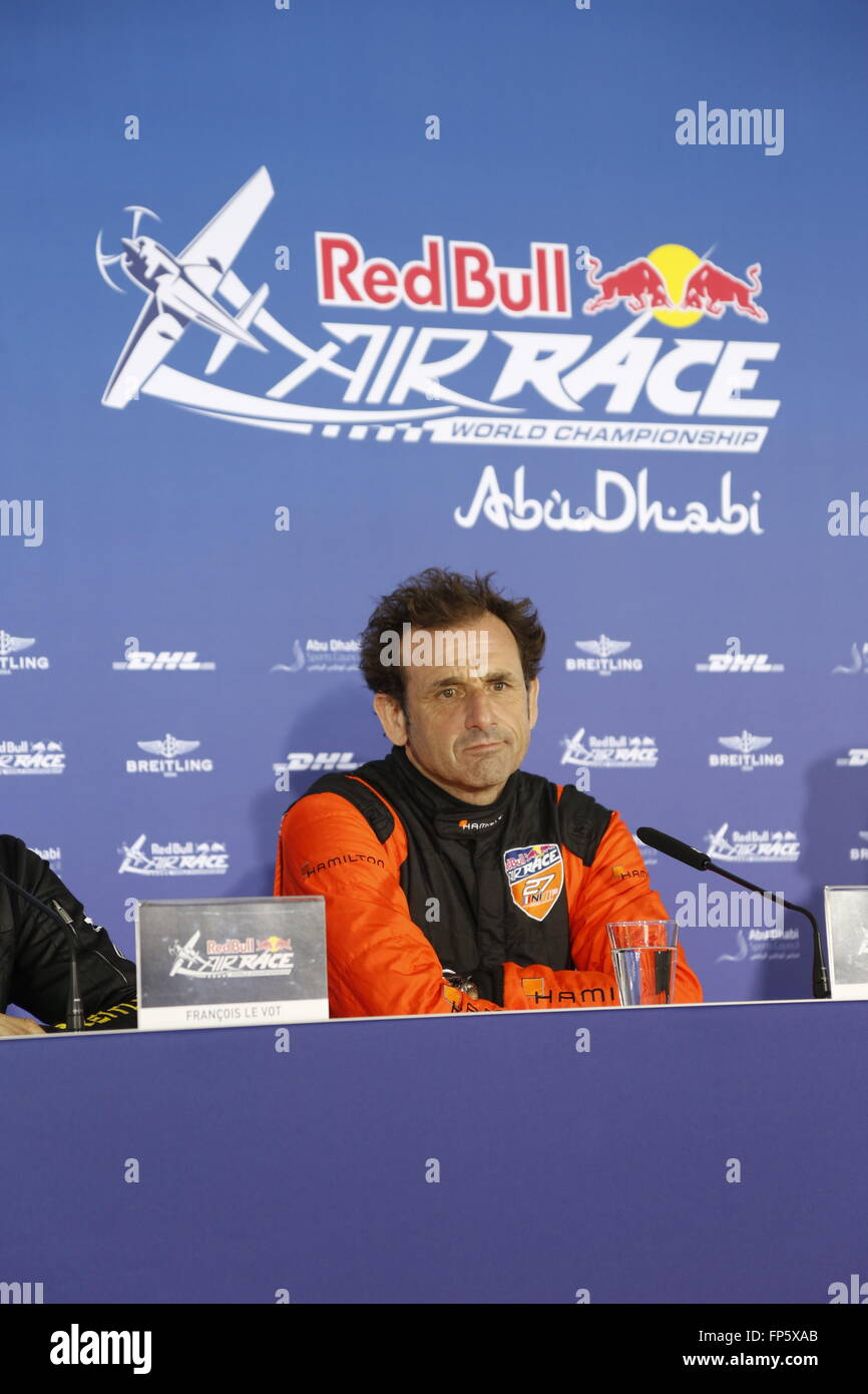 Nicolas Ivanof de France lors d'une conférence de presse après avoir remporté le Red Bull Air Race en corniche d'Abu Dhabi, Émirats Arabes Unis Banque D'Images