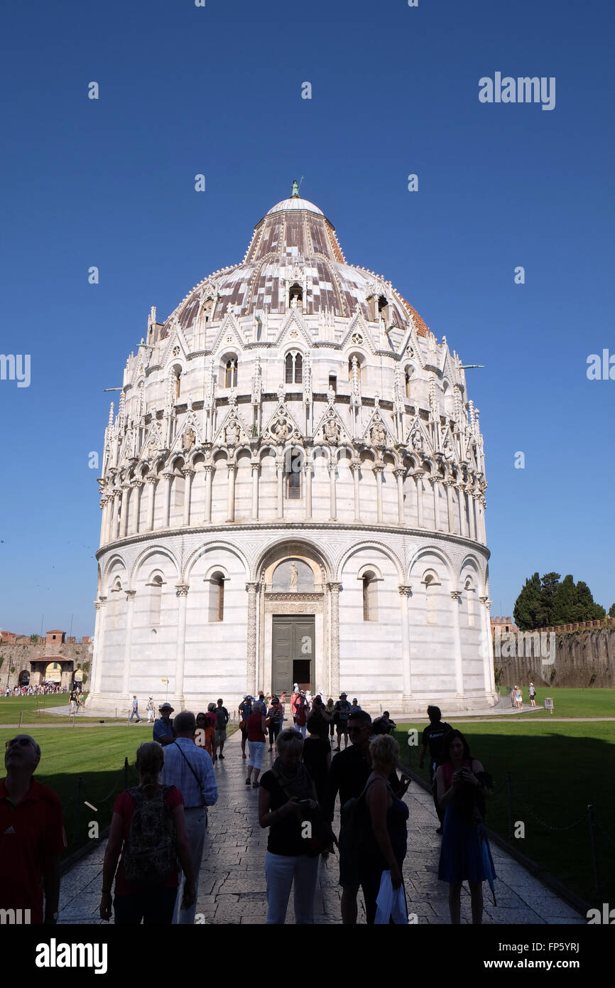 Baptistère de Saint-Jean, la cathédrale Sainte Marie de l'hypothèse de la Piazza dei Miracoli de Pise, Italie Banque D'Images Baptistère de Saint-Jean, la cathédrale Sainte Marie de l'hypothèse de la Piazza dei Miracoli de Pise, Italie Banque D'Images