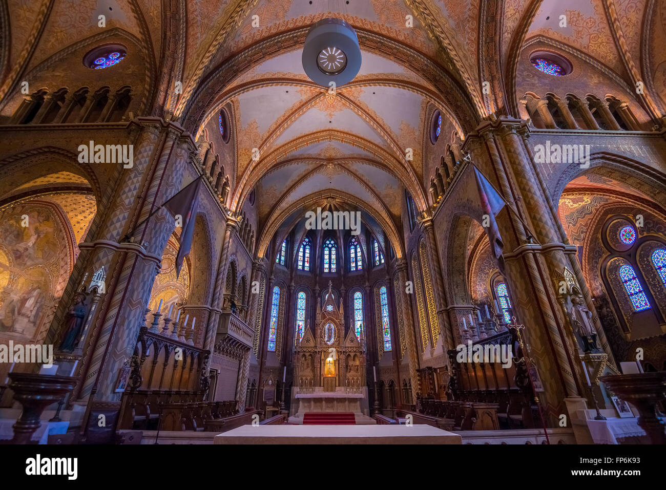 Vue intérieure de l'église Matthias de Budapest Hongrie Banque D'Images