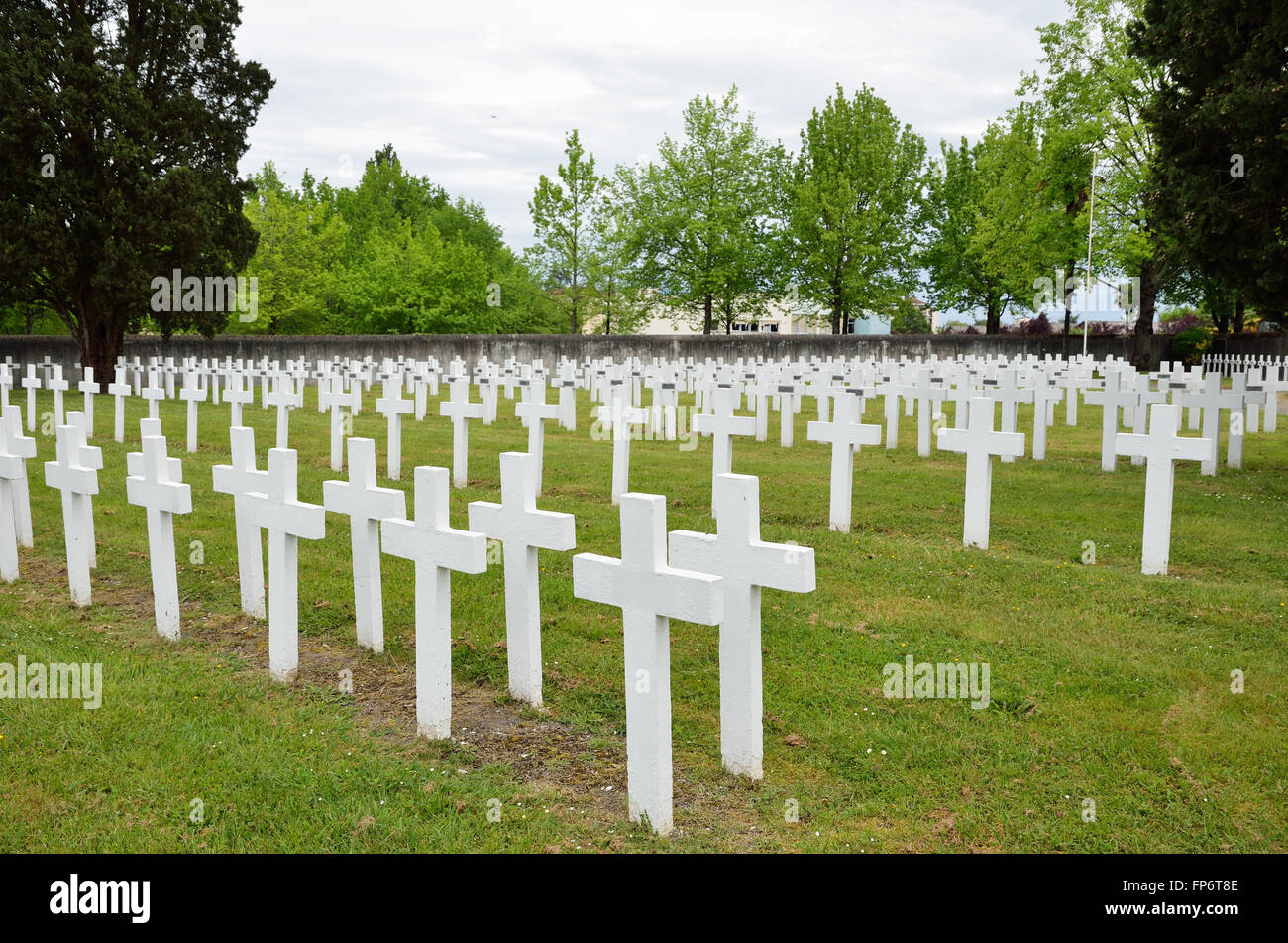 Tombes militaires dans le cimetière français Banque D'Images