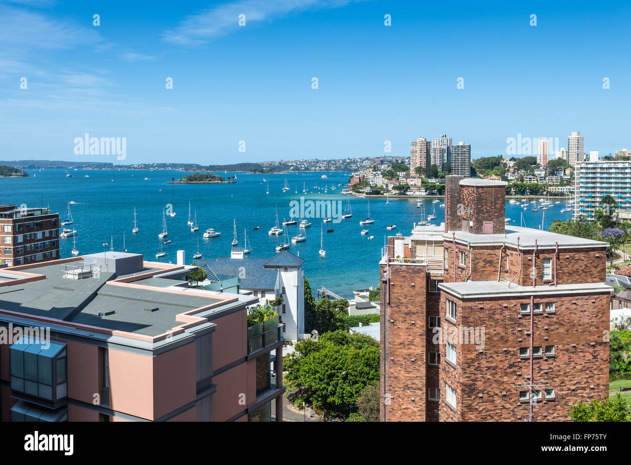 La vue sur le port de Sydney à partir de la chambre haute dans le Macleay Hotel Sydney Banque D'Images