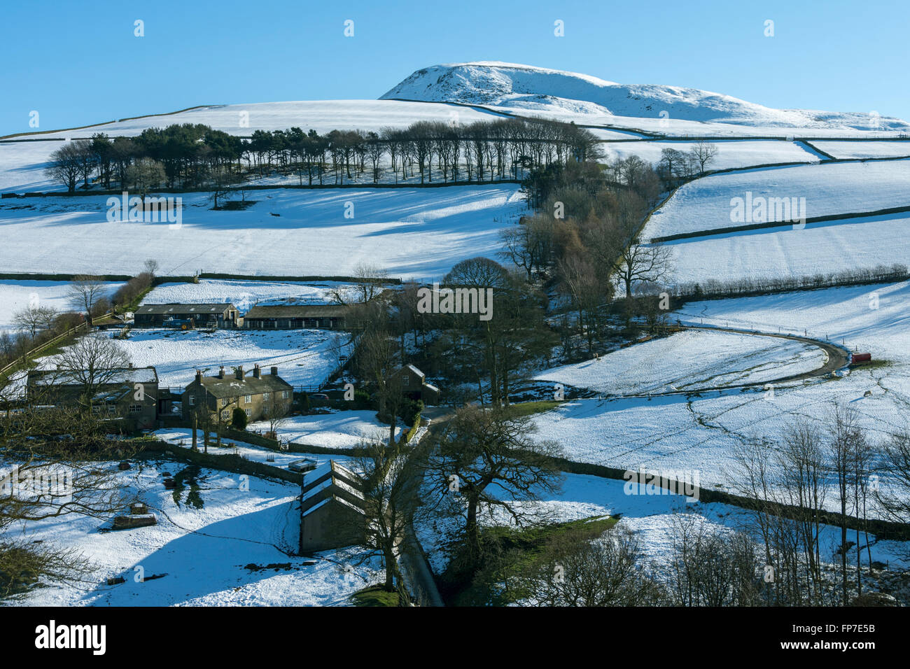 Le Kinder du scoutisme sur le plateau Sett Valley, près de Hayfield, Peak District, Derbyshire, Angleterre, Royaume-Uni. Montage de la crête de la famine. Banque D'Images
