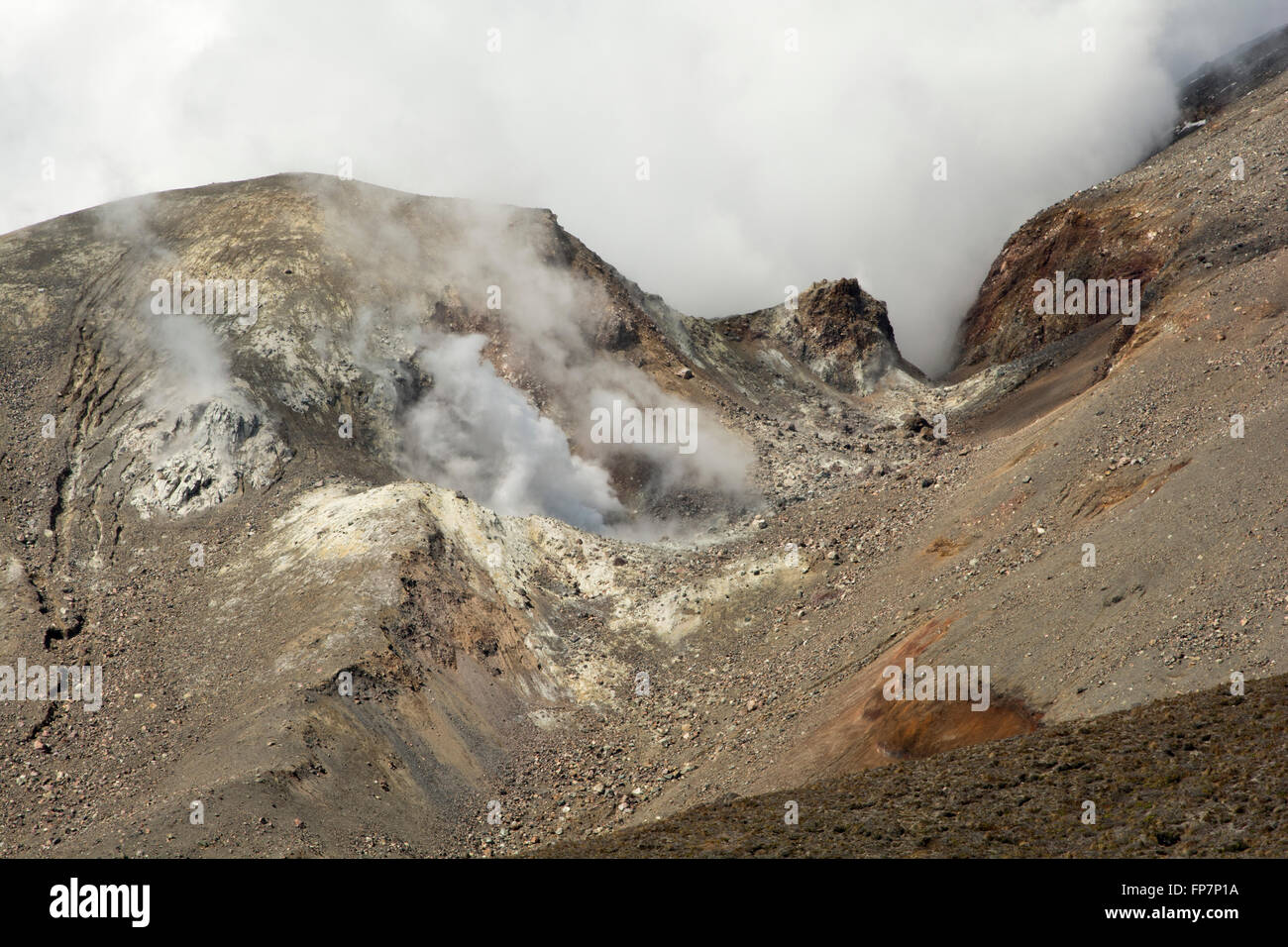 Le mont Tongariro est un volcan 1978 mètres de haut dans le Parc National de Tongariro en Nouvelle-Zélande avec une récente éruption sur 06.08.2012 Banque D'Images