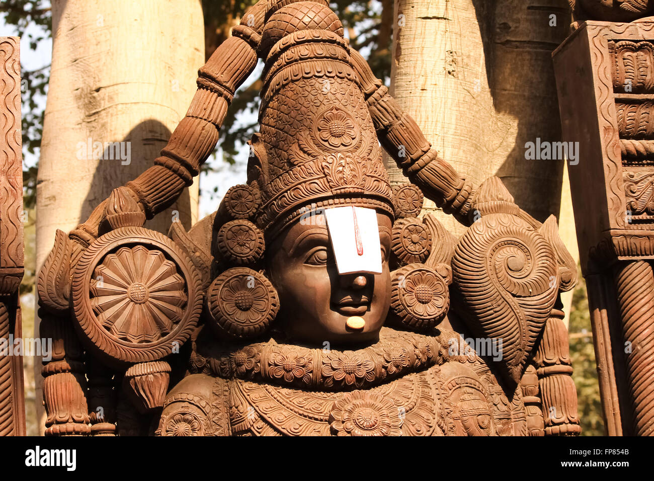 Sculpture de Dieu venkateshwar créée par le travail de sculpture de woodern, Banque D'Images