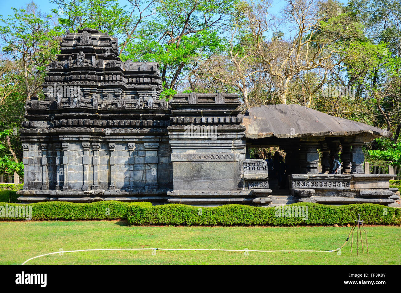 L'ancien 13e siècle Mahadeva Temple construit de pierres de basalte à Tambdi surla durant la dynastie Kadamba règle dans Goa Banque D'Images