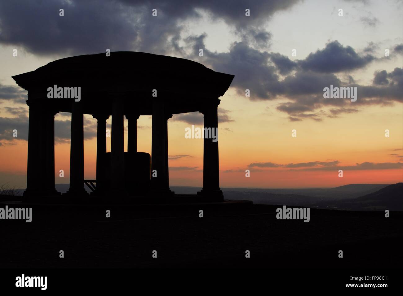 Coucher du soleil sur la colline de Colley à Surrey Banque D'Images