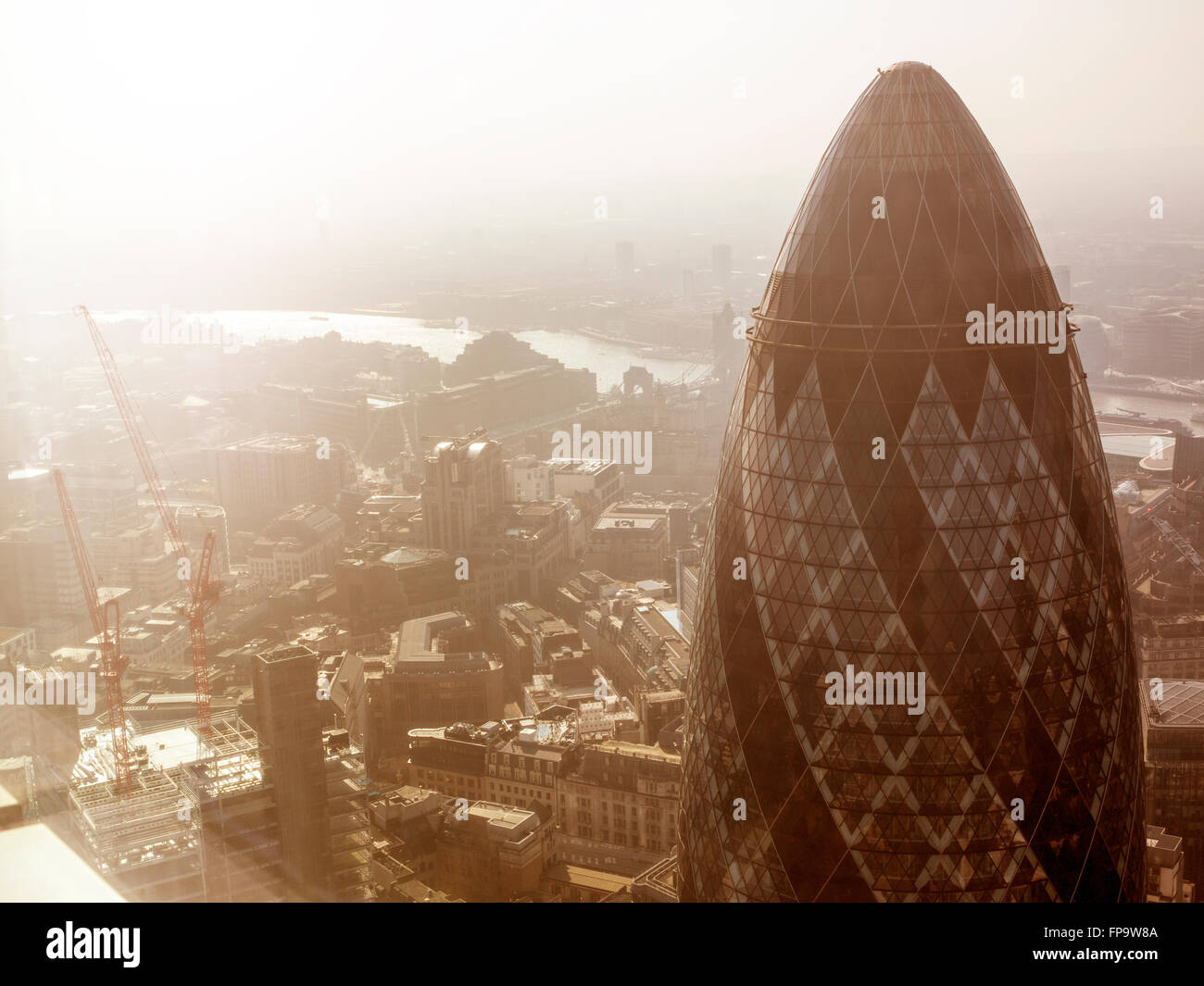 London : The Gherkin Swiss Re Building d'en haut Banque D'Images