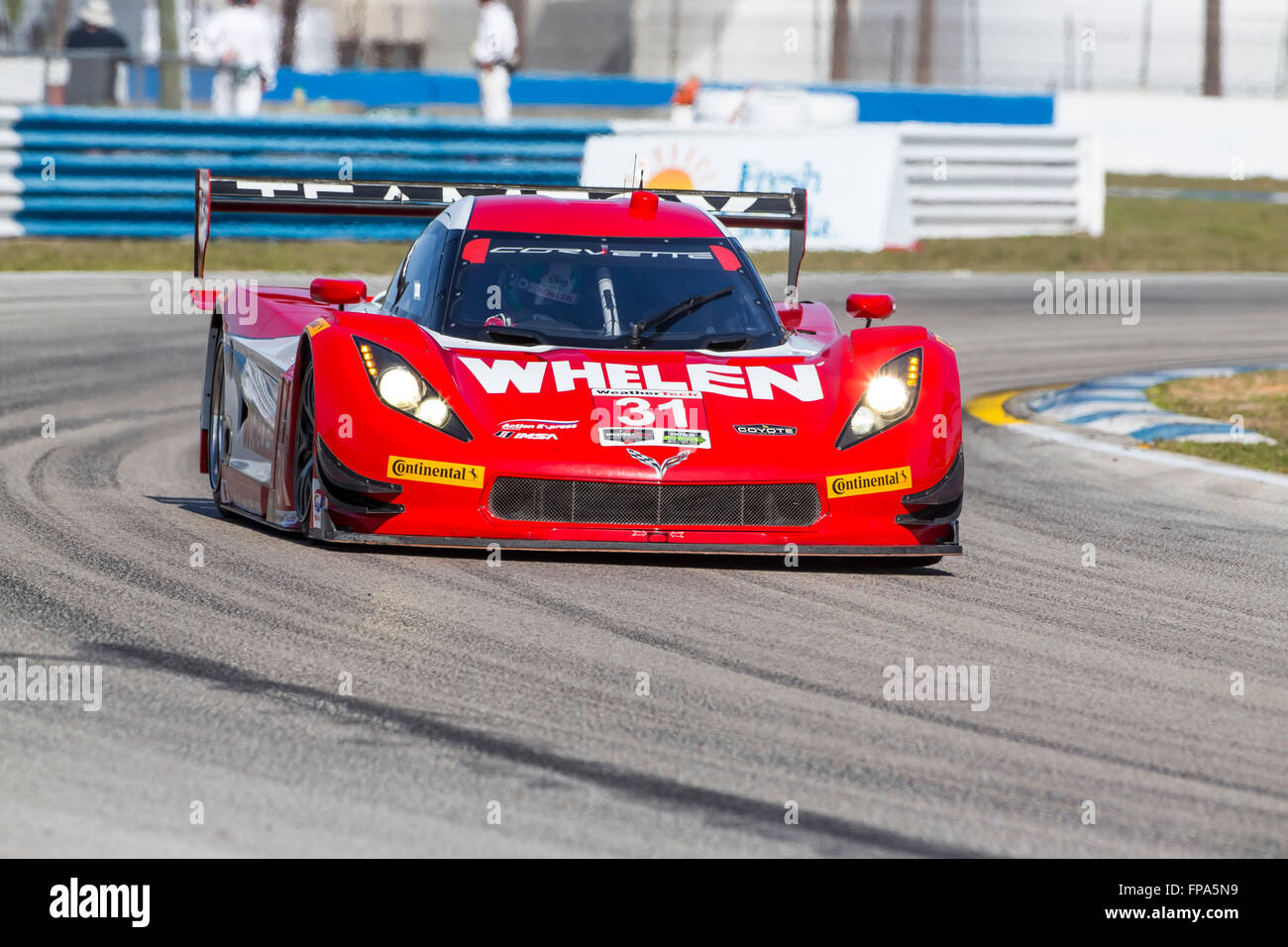 Sebring, en Floride, USA. Mar 17, 2016. L'action Express Racing Corvette DP par l'courses tourne à la Mobil 1 12 Heures de Sebring Sebring International Raceway à Sebring, Floride. Credit : csm/Alamy Live News Banque D'Images