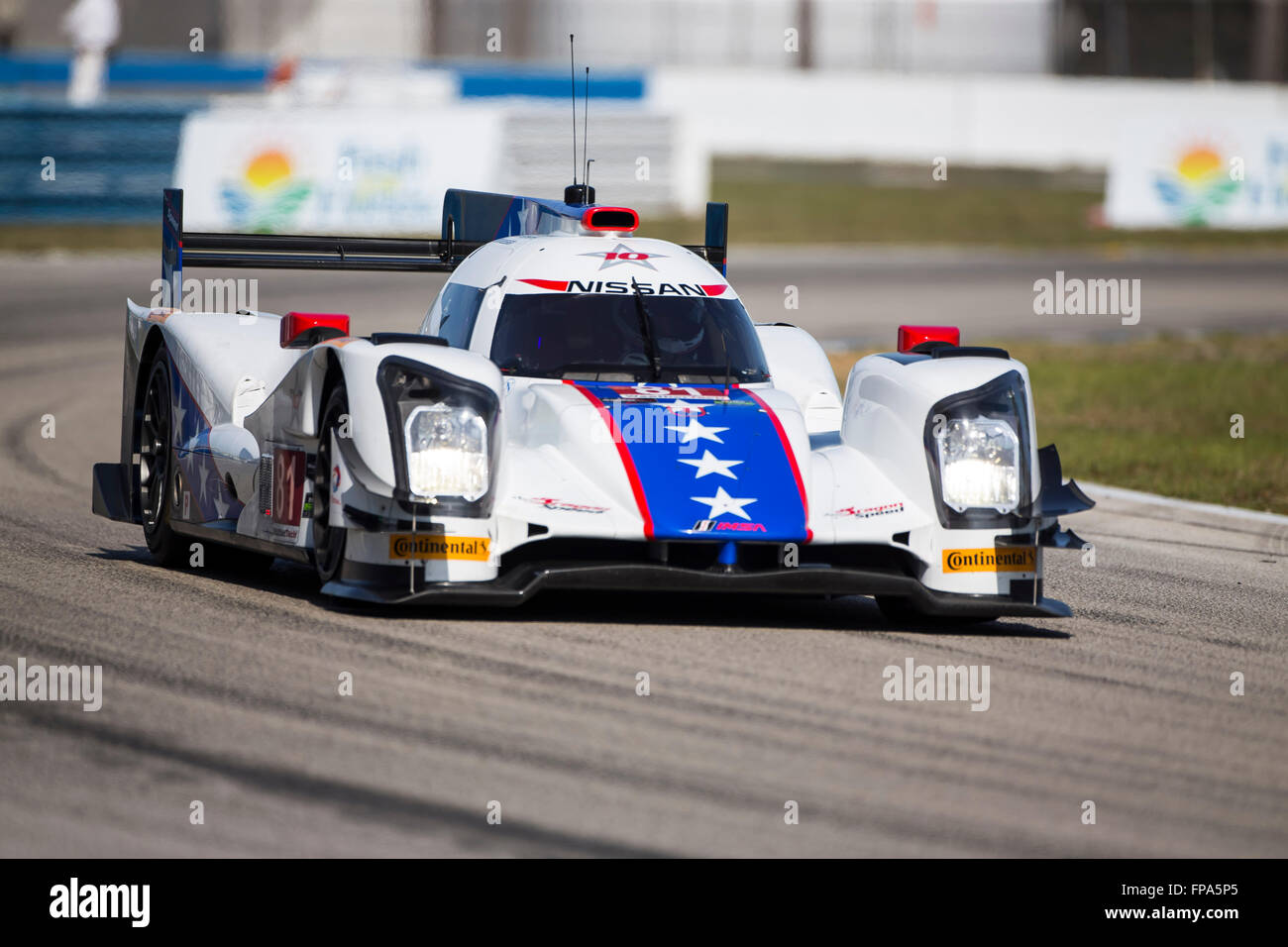 Sebring, en Floride, USA. Mar 17, 2016. La Oreca 05 DragonSpeed courses Nissan à travers la tourne à la Mobil 1 12 Heures de Sebring Sebring International Raceway à Sebring, Floride. Credit : csm/Alamy Live News Banque D'Images