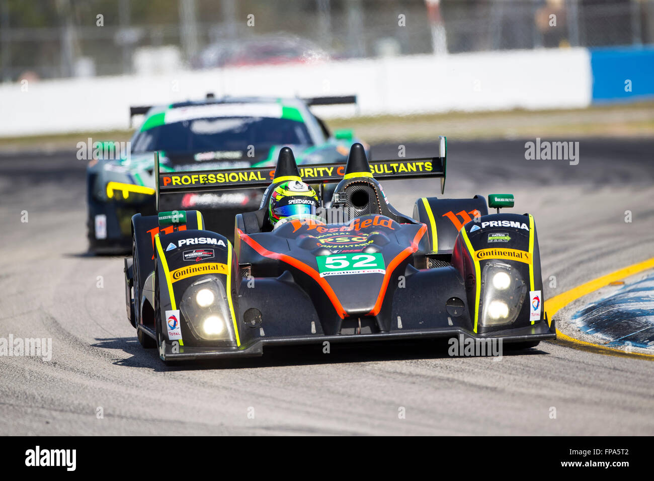 Sebring, en Floride, USA. Mar 17, 2016. La PR1 Mathiasen Motorsport ORECA FLM09 Chevrolet races à travers la tourne à la Mobil 1 12 Heures de Sebring Sebring International Raceway à Sebring, Floride. Credit : csm/Alamy Live News Banque D'Images