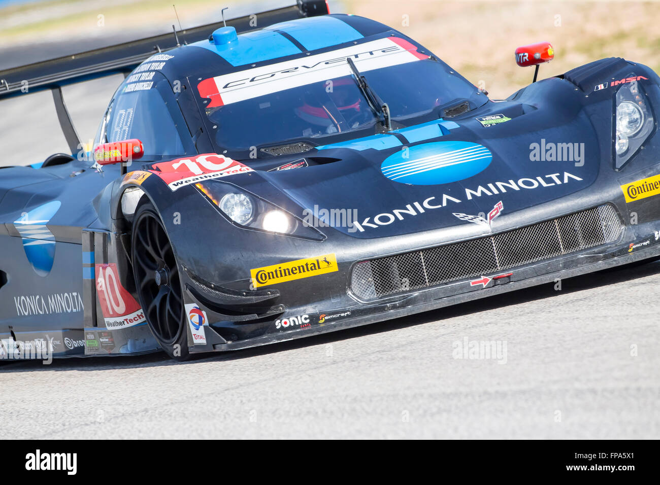 Sebring, en Floride, USA. Mar 17, 2016. Le Wayne Taylor Racing Corvette, Chevrolet Corvette, DP, Prototype races à travers la tourne à la Mobil 1 12 Heures de Sebring Sebring International Raceway à Sebring, Floride. Credit : csm/Alamy Live News Banque D'Images