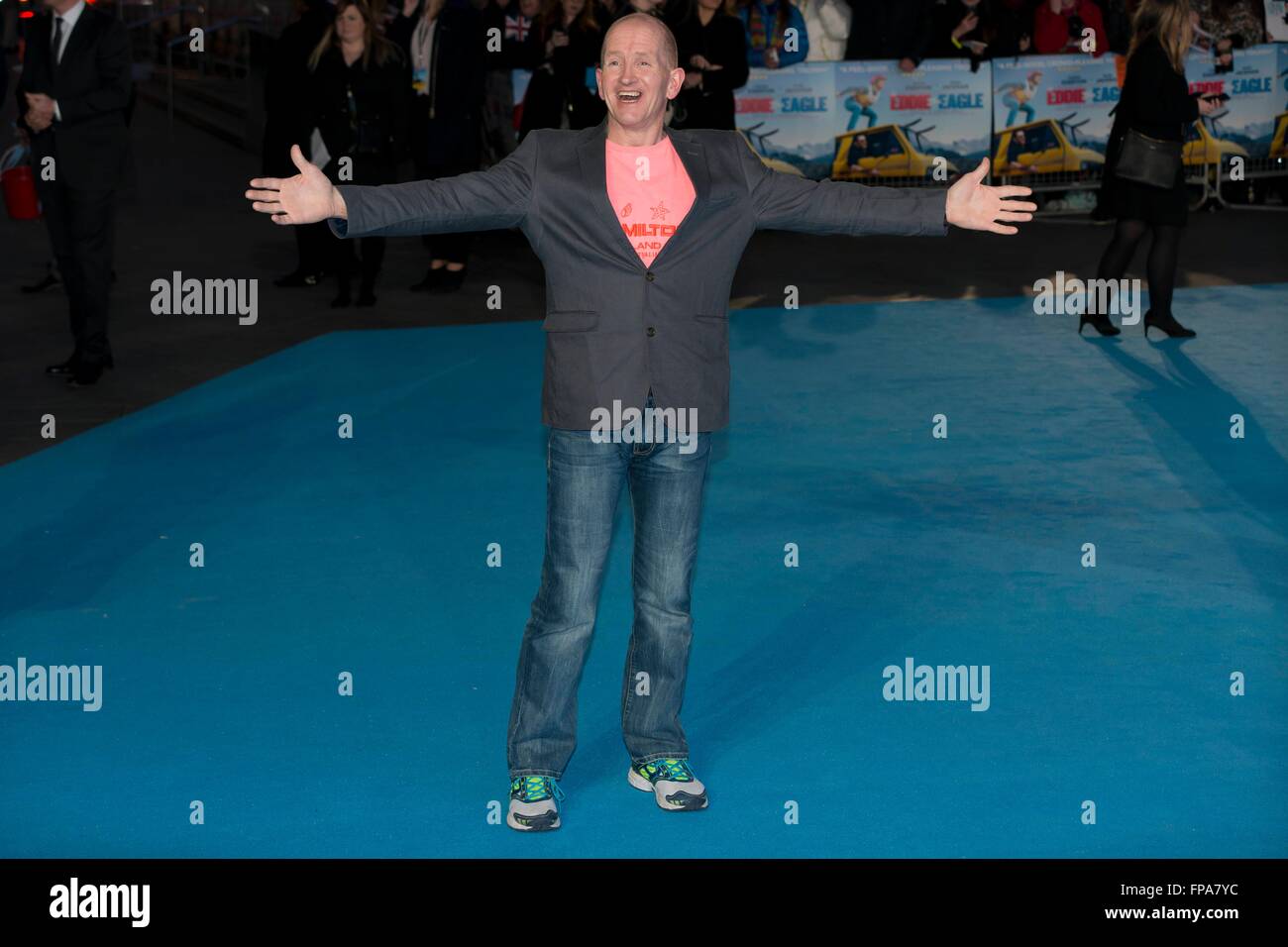 Londres, Royaume-Uni. 17 mars, 2016. Eddie 'ÄúThe » Eagle Edwards au European Film Premiere of'Eddie the Eagle' à Londres, 17.03.2016 Crédit : afp photo alliance/Alamy Live News Banque D'Images