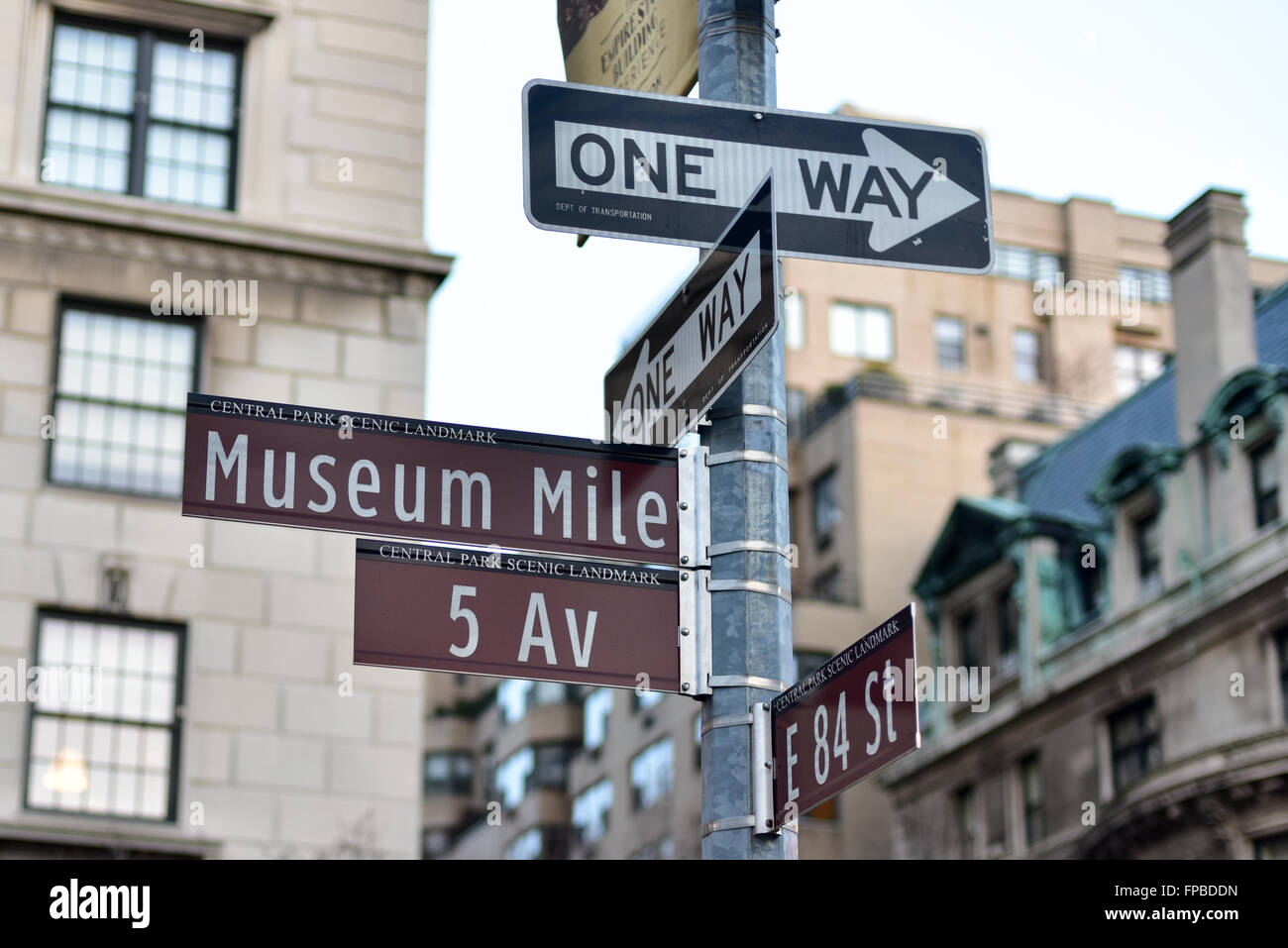 Des panneaux le long de la rue des Musées de la ville de New York. Banque D'Images