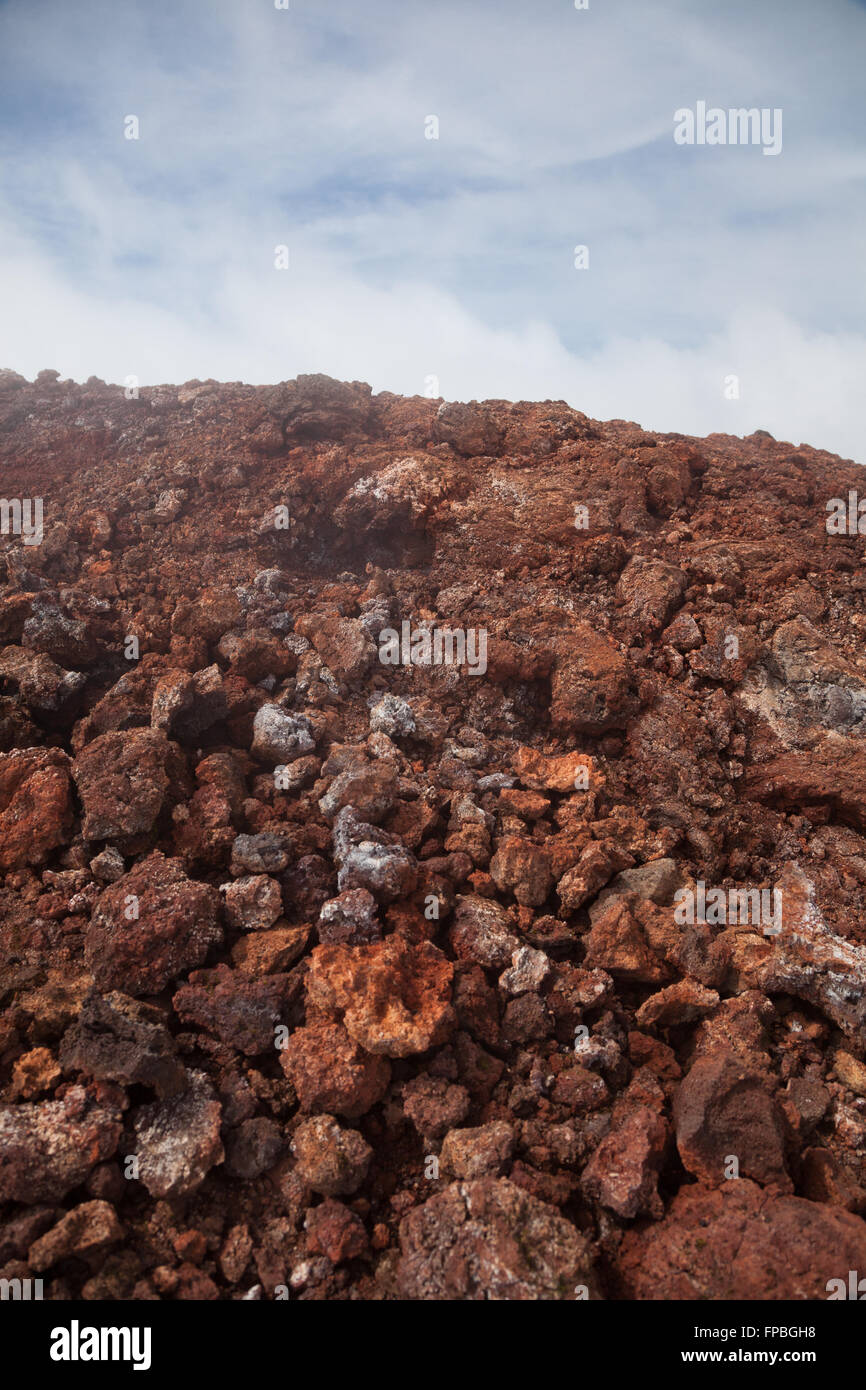 La pierre de lave, encore chaud, sur la piste de landmannalaugar, Islande Banque D'Images