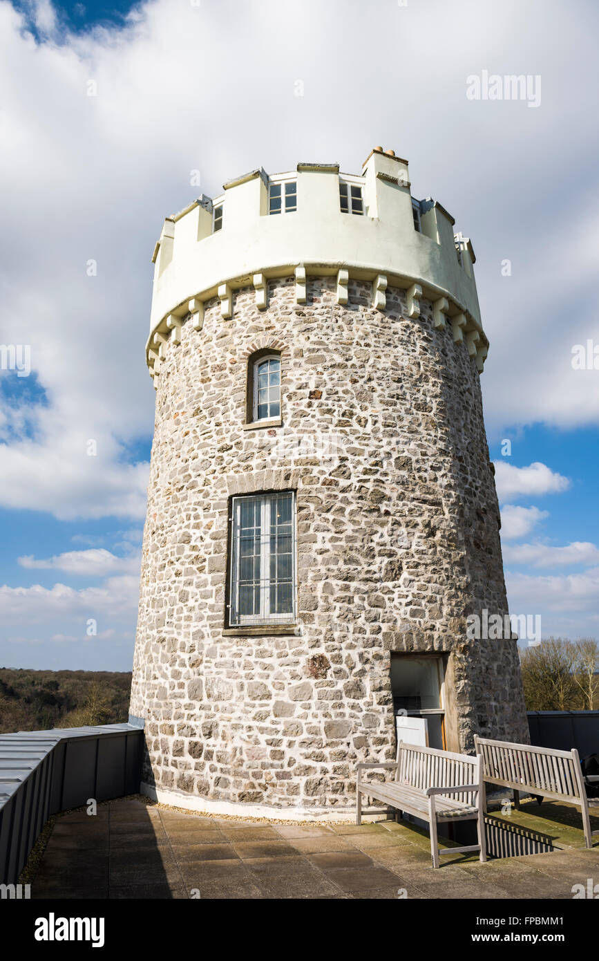 Observatoire de Clifton et ancien moulin sur Clifton Down dans la ville de Bristol, Angleterre. Banque D'Images