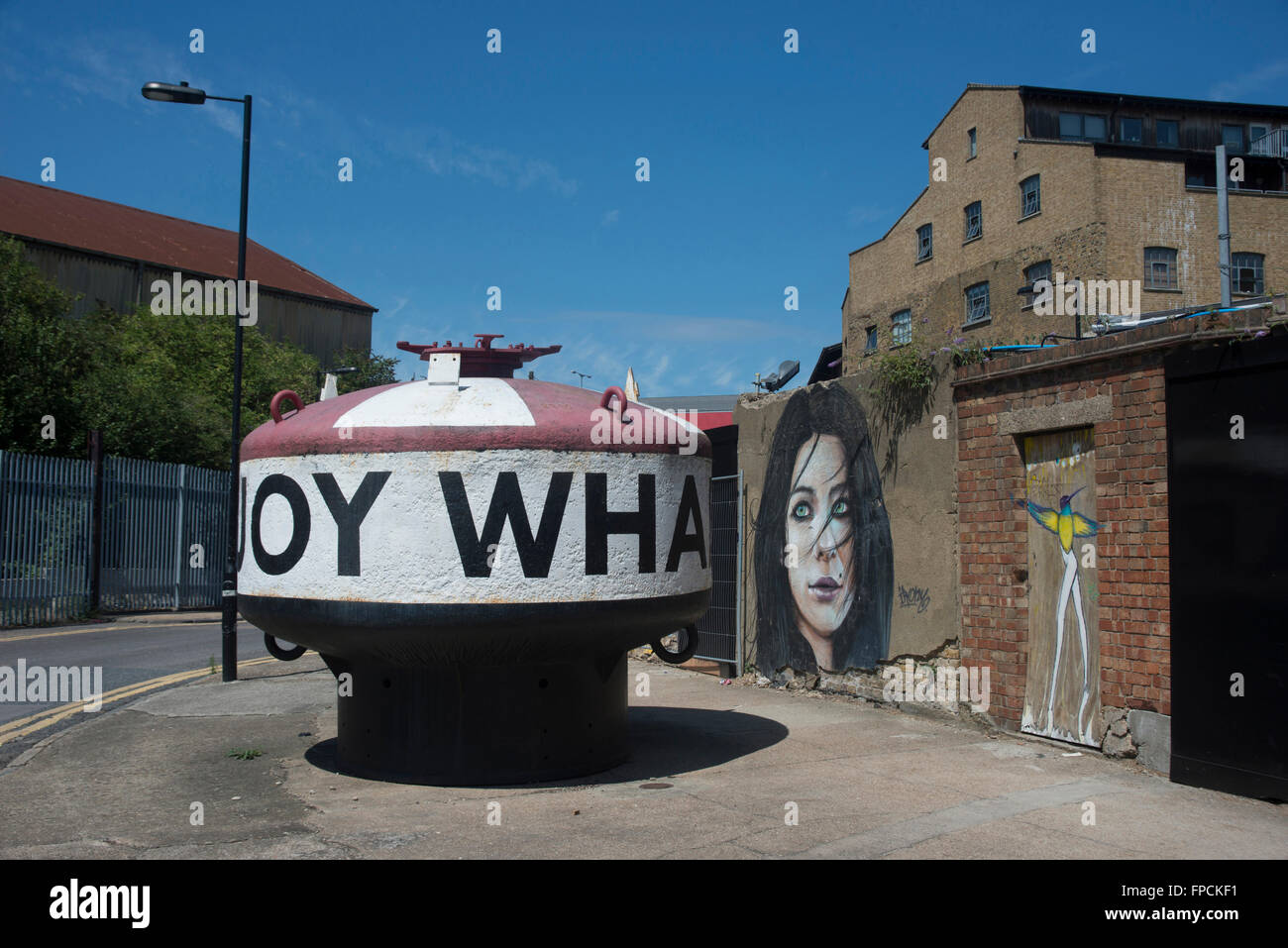 L'entrée de la Trinity Buoy Wharf, sur le côté de la Tamise. Banque D'Images