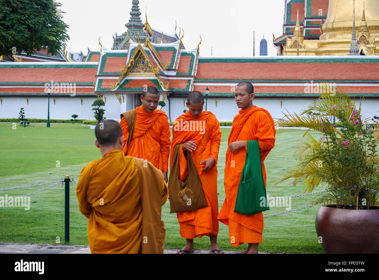 Moines au Palais Royal, Bangkok, Thaïlande Banque D'Images