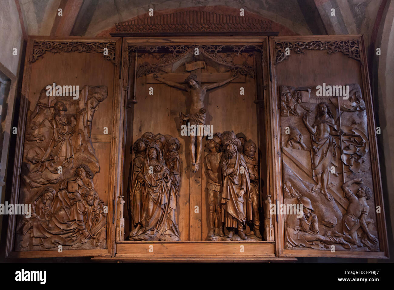 Retable de la Crucifixion (1508) par le sculpteur allemand Tilman Riemenschneider dans Peter-und-Paul Kirche in Detwang près de Rothenburg ob der Tauber, Middle Franconia, Bavaria, Germany. Banque D'Images