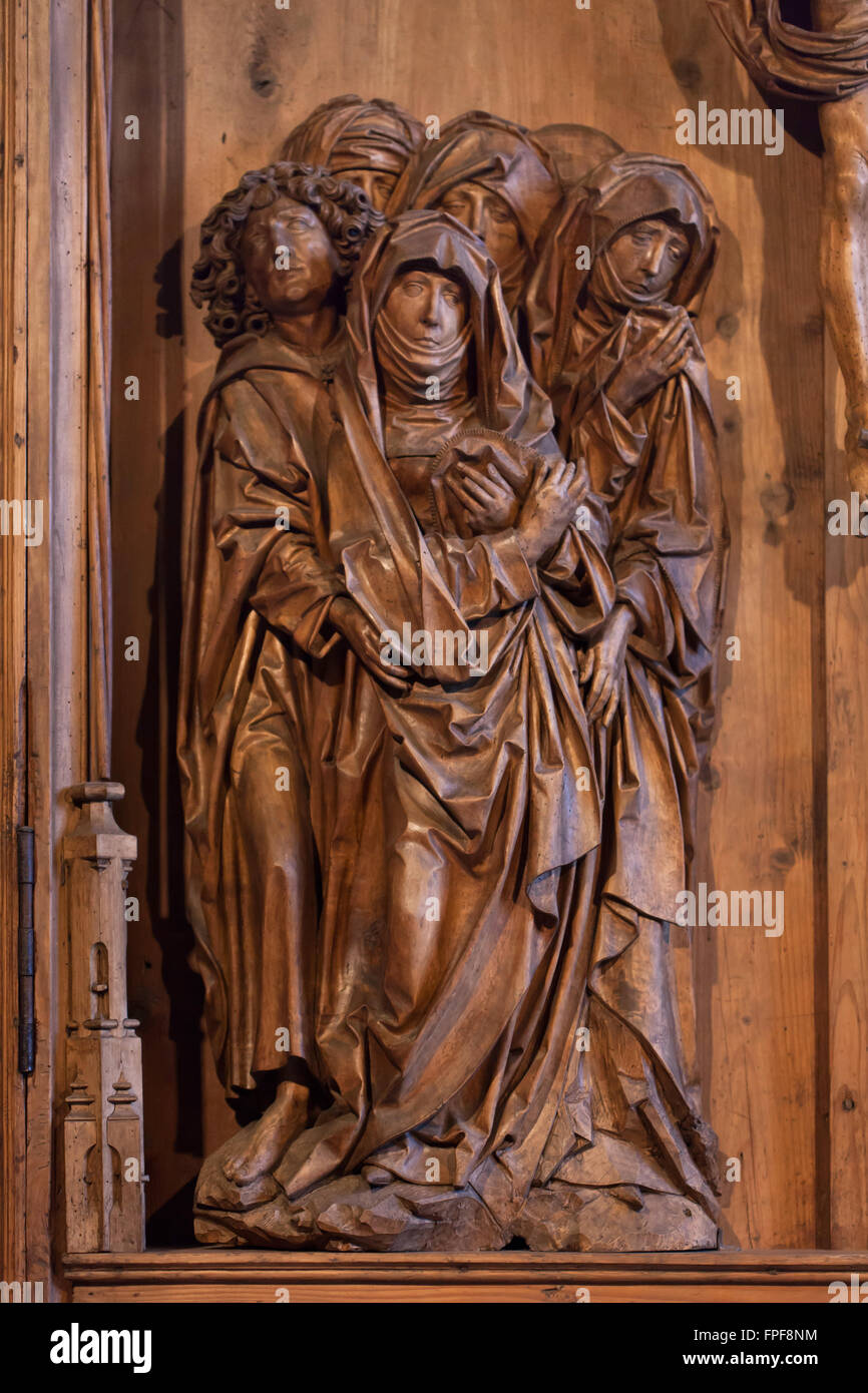 Scène de la crucifixion. Détail de la Crucifixion, panneau central du retable (1508) par le sculpteur allemand Tilman Riemenschneider dans Peter-und-Paul Kirche in Detwang près de Rothenburg ob der Tauber, Middle Franconia, Bavaria, Germany. Banque D'Images