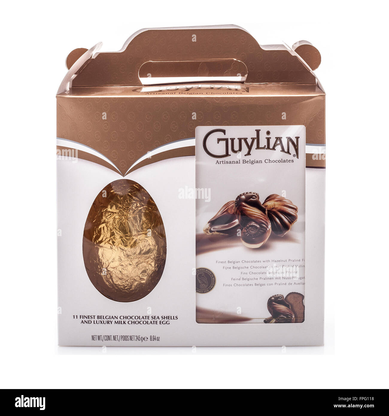 De pâques en chocolat belge Guylian chocolat avec des coquillages sur un fond blanc. Banque D'Images