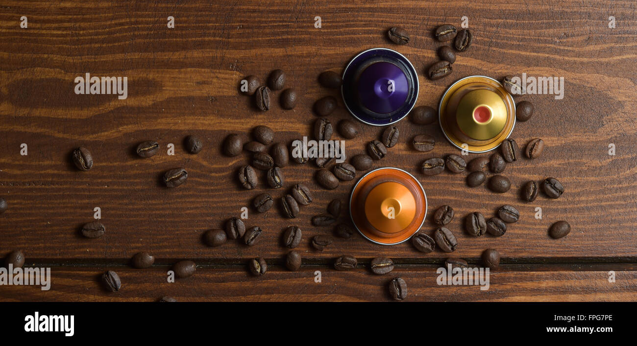 Capsule de café avec café en grains Banque D'Images