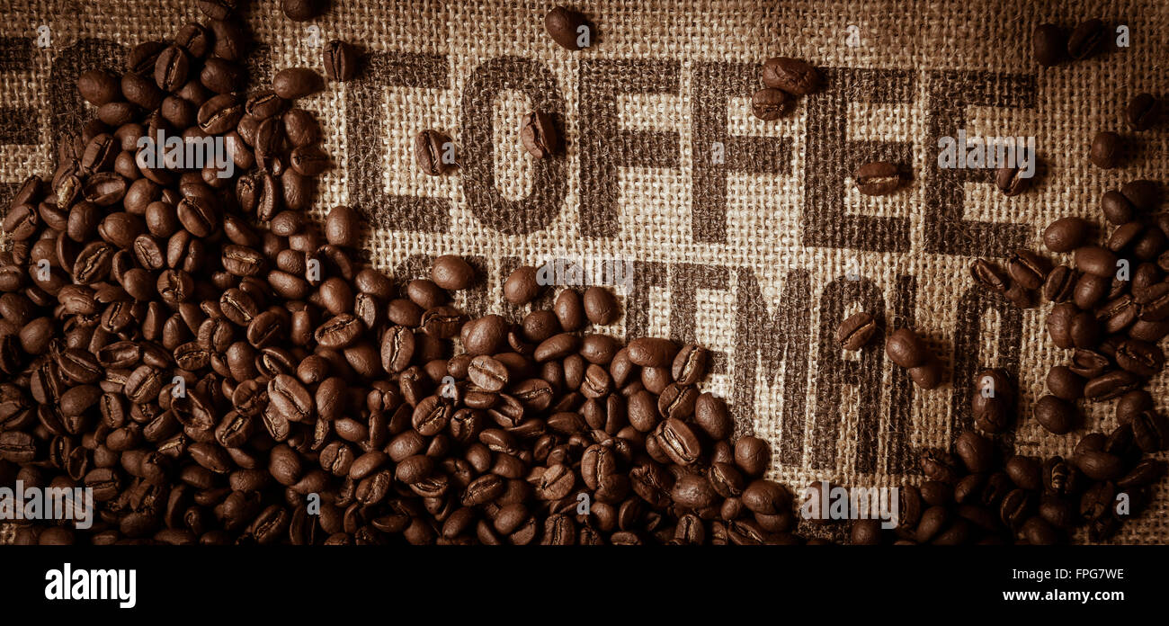 Capsule de café avec café en grains Banque D'Images