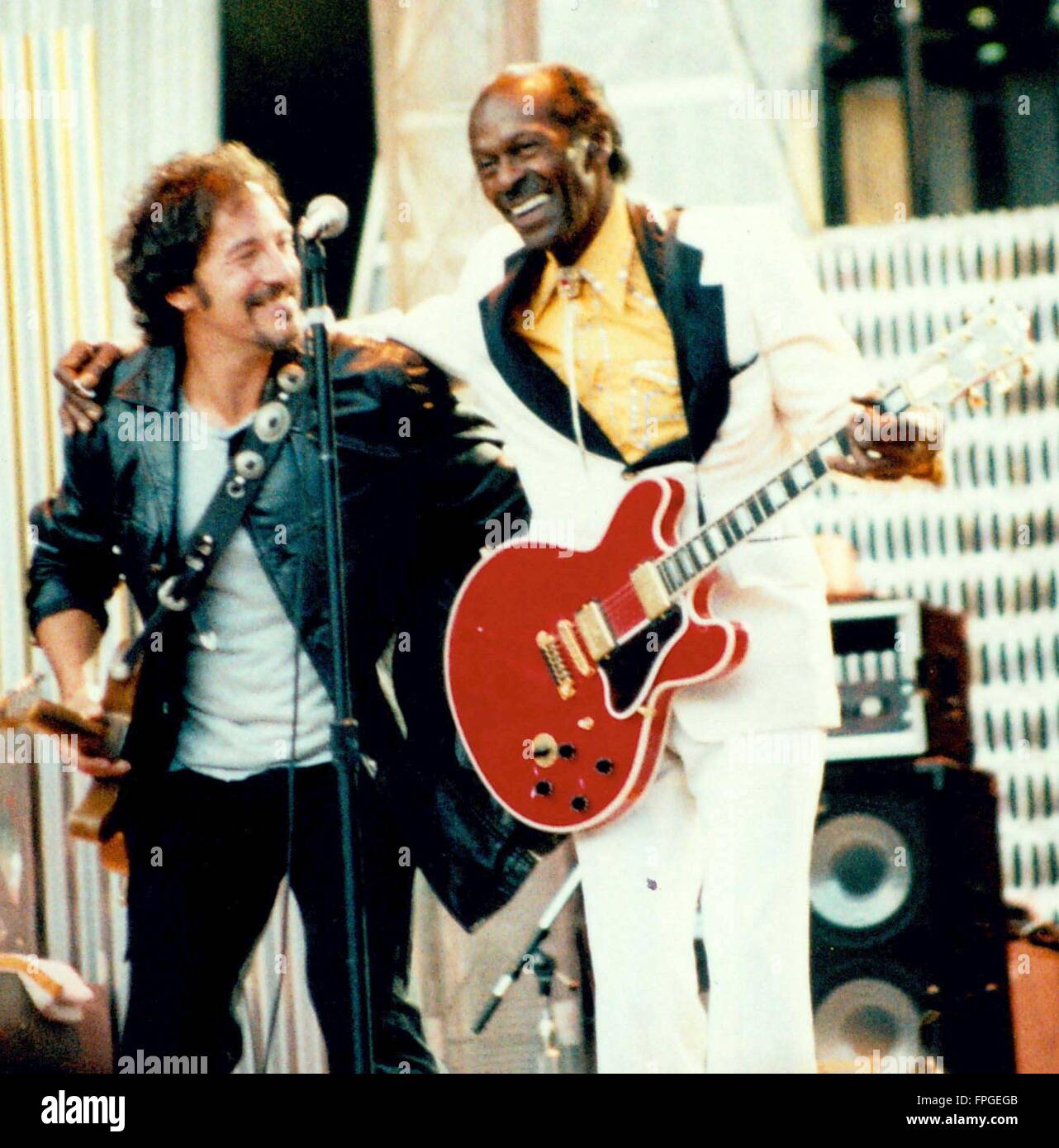 BRUCE SPRINGSTEEN, Chuck Berry POUR CONCERT HALL OF FAME, CLEVELAND 09-02-1995 photo Michael Brito Banque D'Images