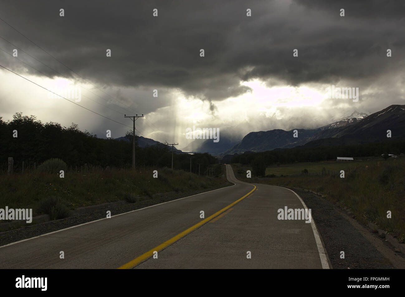 Carretera Austral en lumière spectaculaire, près de Villa Castillo, Patagonie, Chili Banque D'Images
