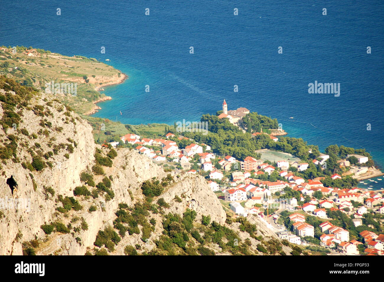 Vue spectaculaire sur le village Bol, sur l''île de Brac, Croatie Banque D'Images