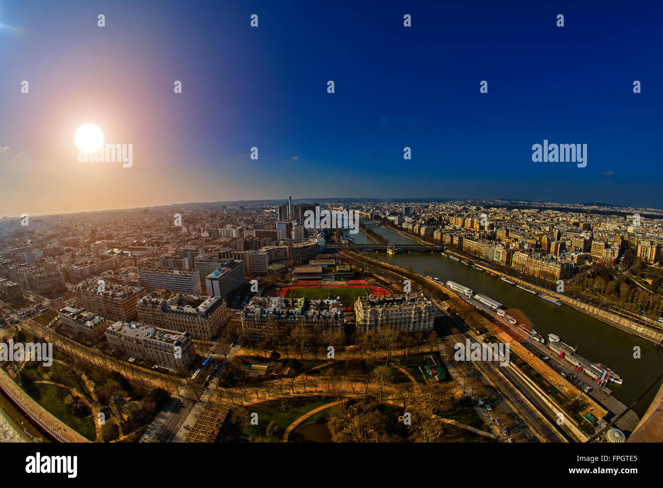 Coucher du soleil chaud sur Paris paysage urbain tourné de la Tour Eiffel Banque D'Images