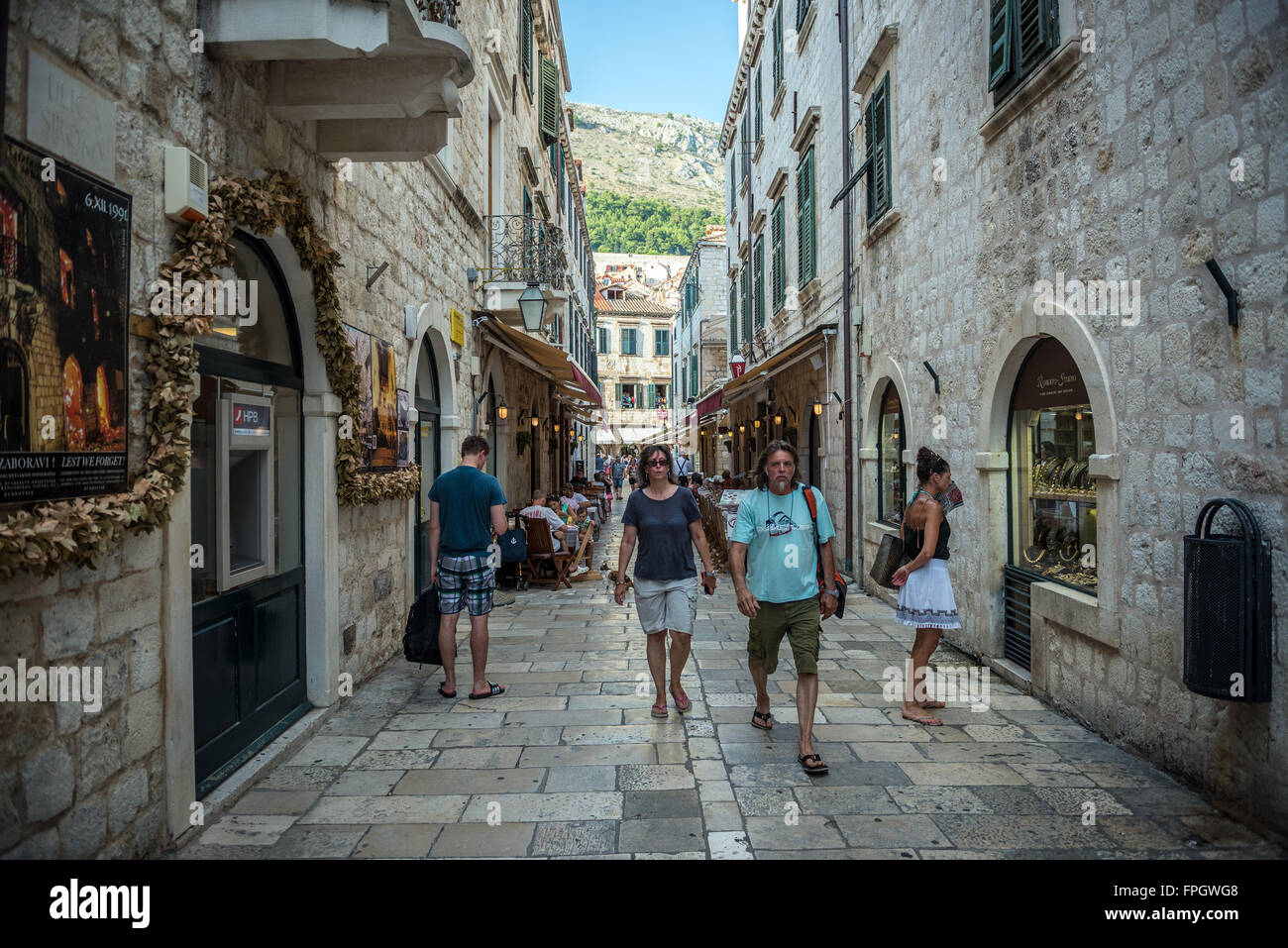 Ruelle étroite sur la vieille ville de la ville de Dubrovnik, Croatie Banque D'Images