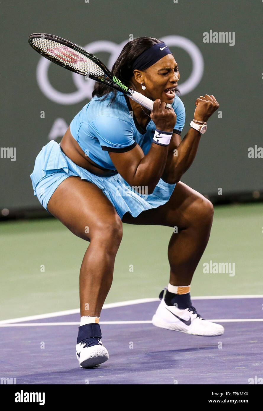 Indian Wells, en Californie, aux Etats-Unis. 18 Mar, 2016. Serena Williams, de l'célèbre après avoir gagné un point contre Agnieszka Radwanska de Pologne au cours de la demi-finale des célibataires femmes du tournoi de tennis BNP Paribas Open à Indian Wells, en Californie, aux États-Unis, le 18 mars 2016. Williams a gagné 2-0. © Zhao Hanrong/Xinhua/Alamy Live News Banque D'Images