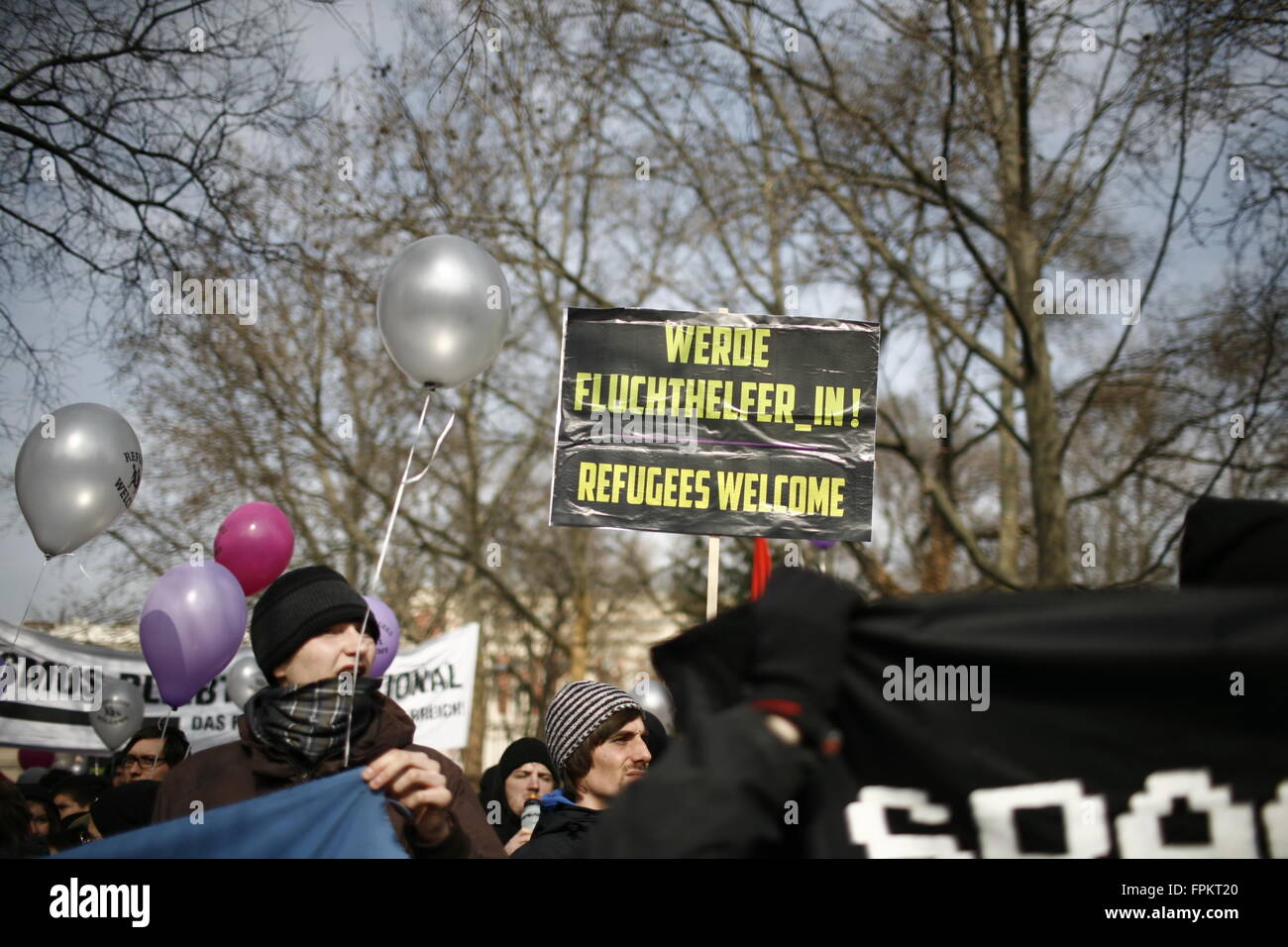 Vienne, Autriche. 19 mars, 2016. Les manifestants de participer à un 'Bienvenue' réfugiés mars dans la capitale de l'Autriche dans le cadre d'une journée internationale d'action demandé par la Grèce, où près de 45 000 migrants sont actuellement emprisonnés à la suite de la fermeture de la frontière. Greek-Macedonian A Vienne pour mois a servi de point de transit clé pour les réfugiés en provenance du Moyen-Orient et d'ailleurs à la recherche d'asile en Allemagne. Crédit : David Cliff/Alamy Live News Banque D'Images